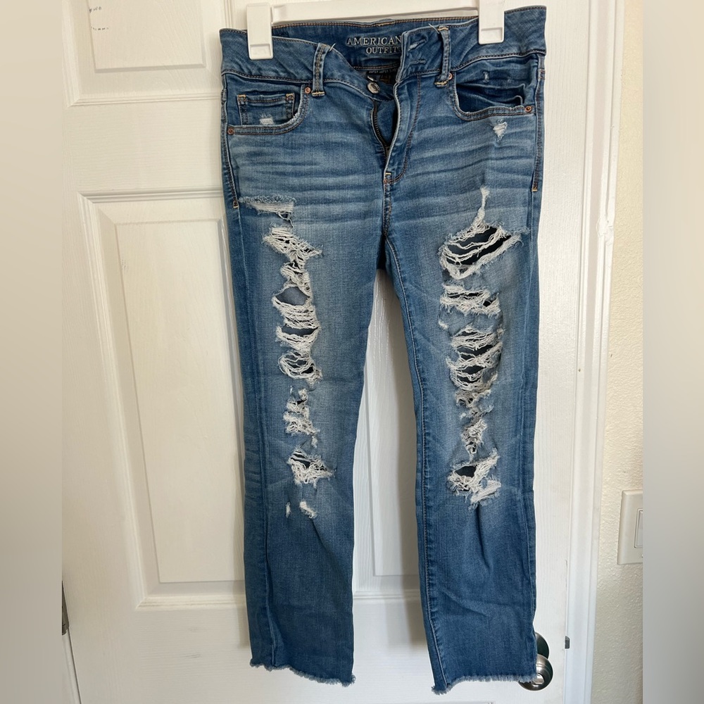 American Eagle Distressed Cropped Denim